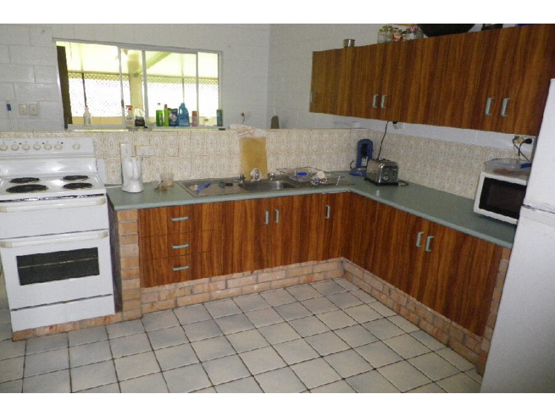 4 Carr Crescent, Lucinda QLD 4850