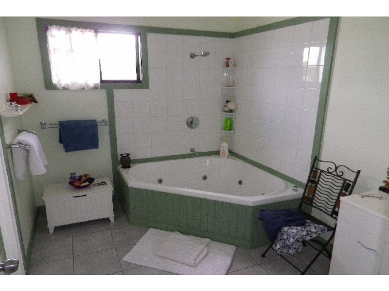 14 Hinchinbrook Court, Halifax QLD 4850