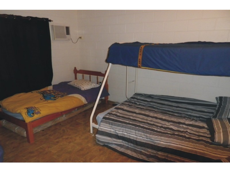 17 Salmon Street, Taylors Beach QLD 4850