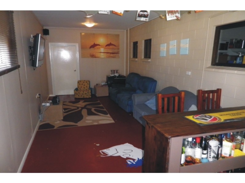 17 Salmon Street, Taylors Beach QLD 4850