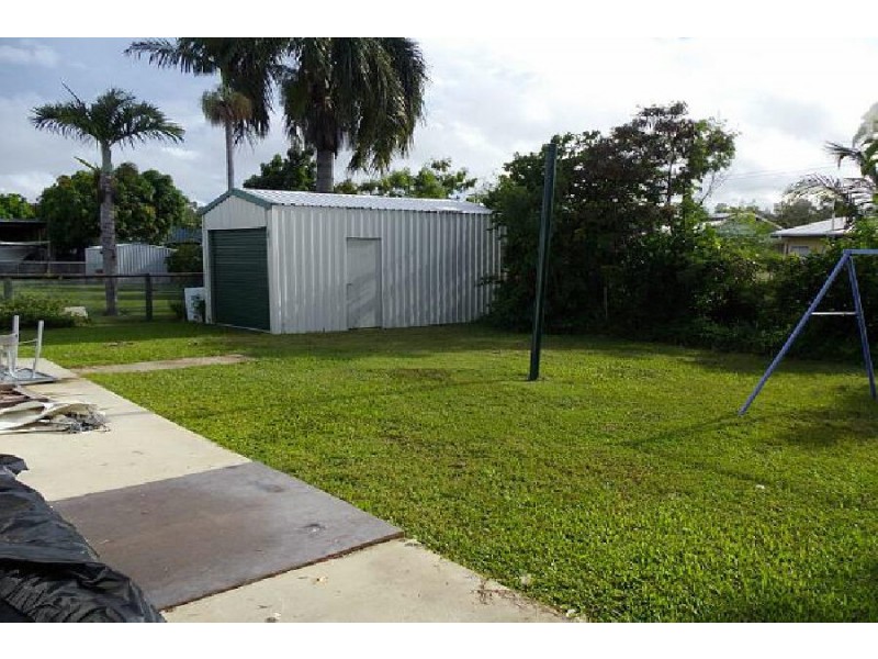 17 Salmon Street, Taylors Beach QLD 4850