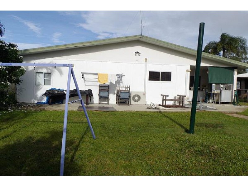 17 Salmon Street, Taylors Beach QLD 4850