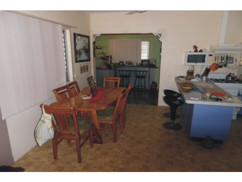 10 Herring Street, Taylors Beach QLD 4850