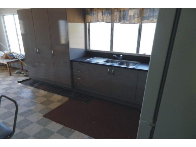 1 Dolphin Crescent, Taylors Beach QLD 4850