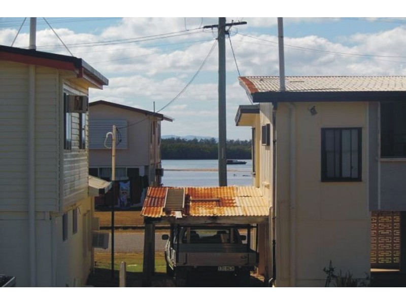 1 Dolphin Crescent, Taylors Beach QLD 4850