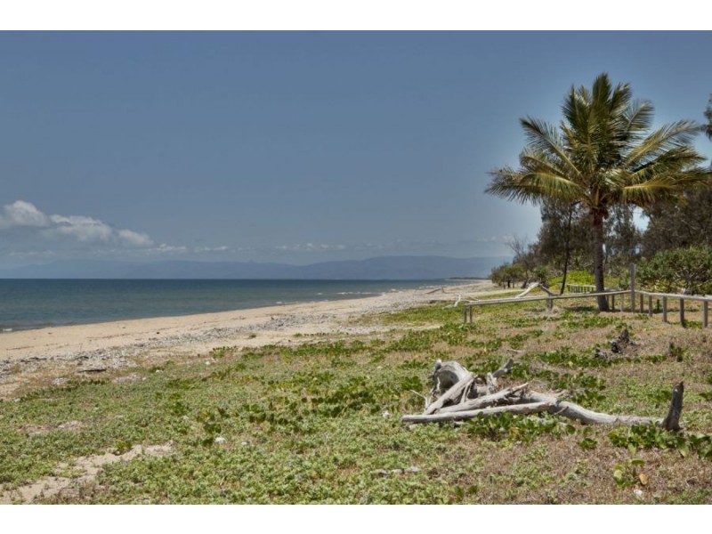 8 Palm Street, Forrest Beach QLD 4850