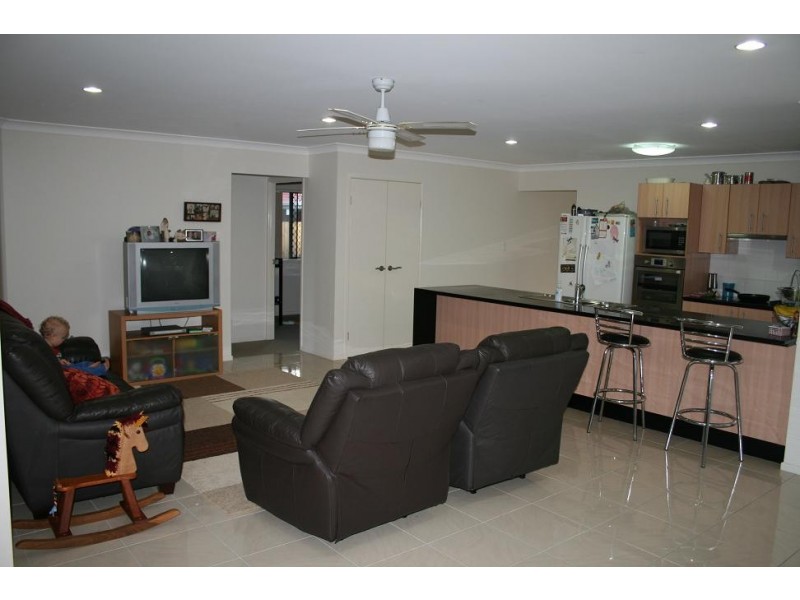 30a Pinelands Street, Loganlea QLD 4131