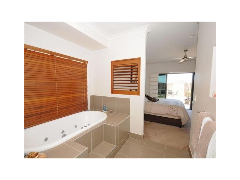 61 Endeavour Way, Eli Waters QLD 4655