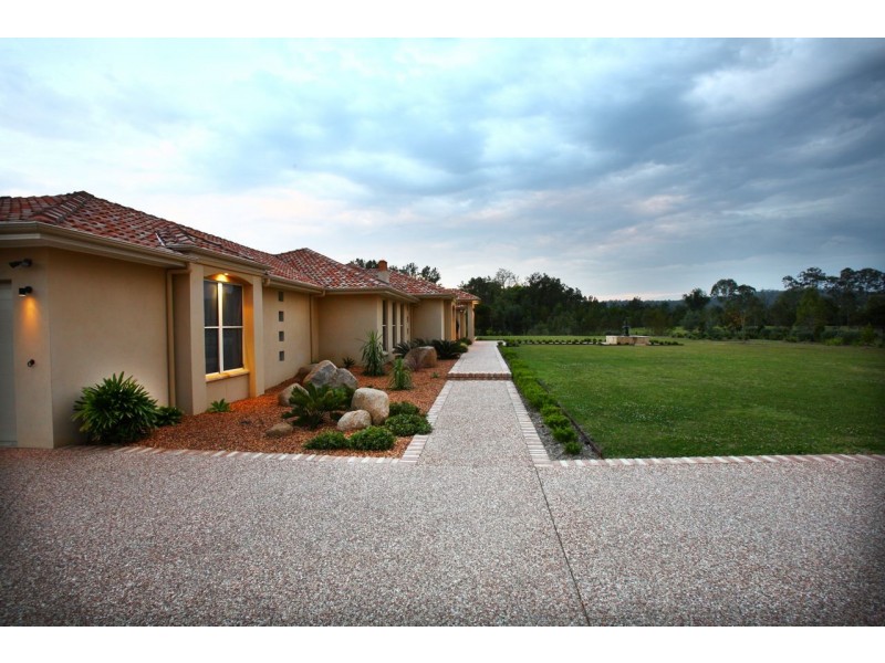 16 Warwick Lane, Samford QLD 4520