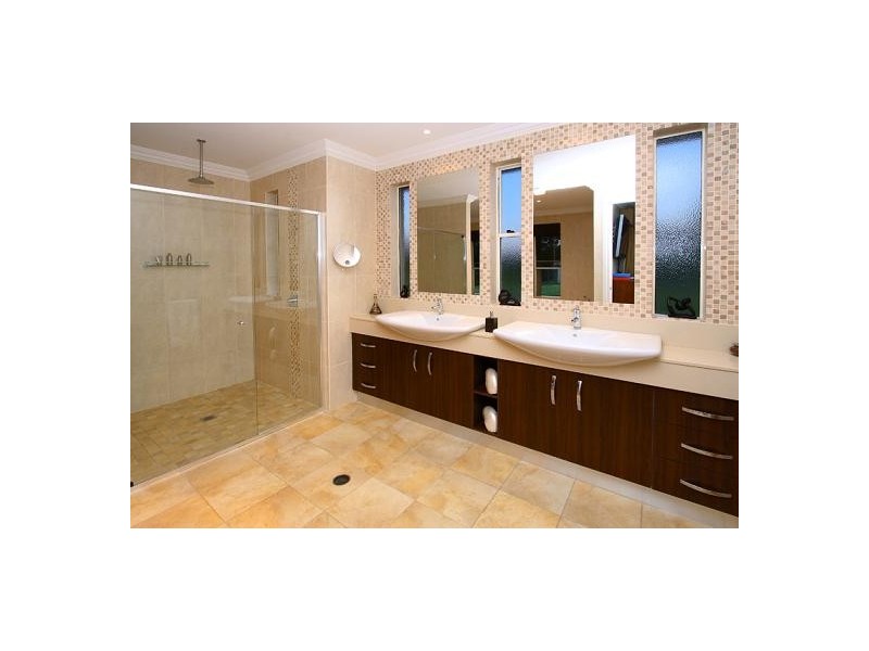 16 Warwick Lane, Samford QLD 4520