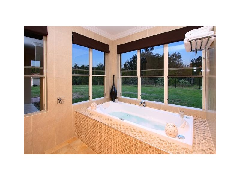 16 Warwick Lane, Samford QLD 4520