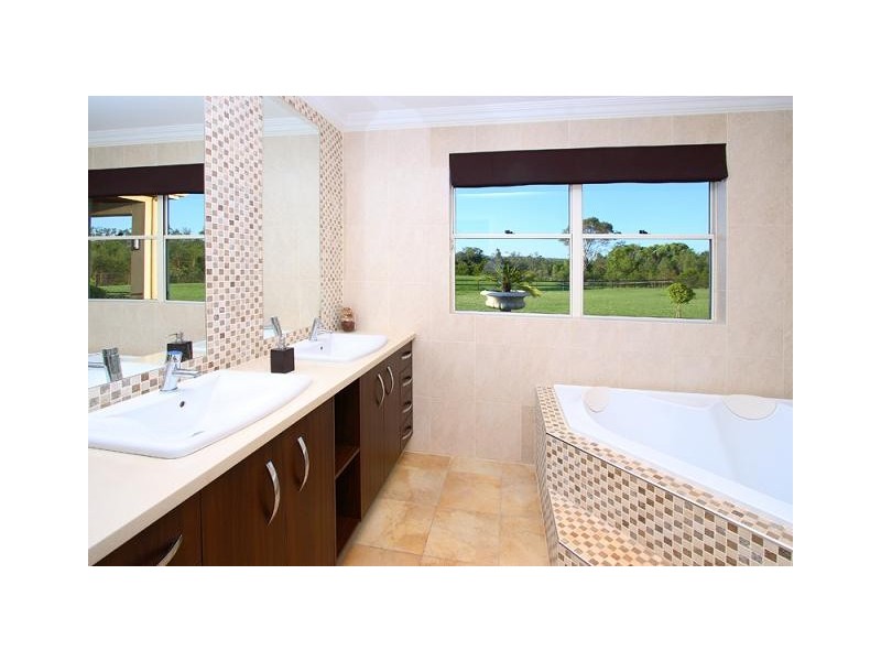 16 Warwick Lane, Samford QLD 4520