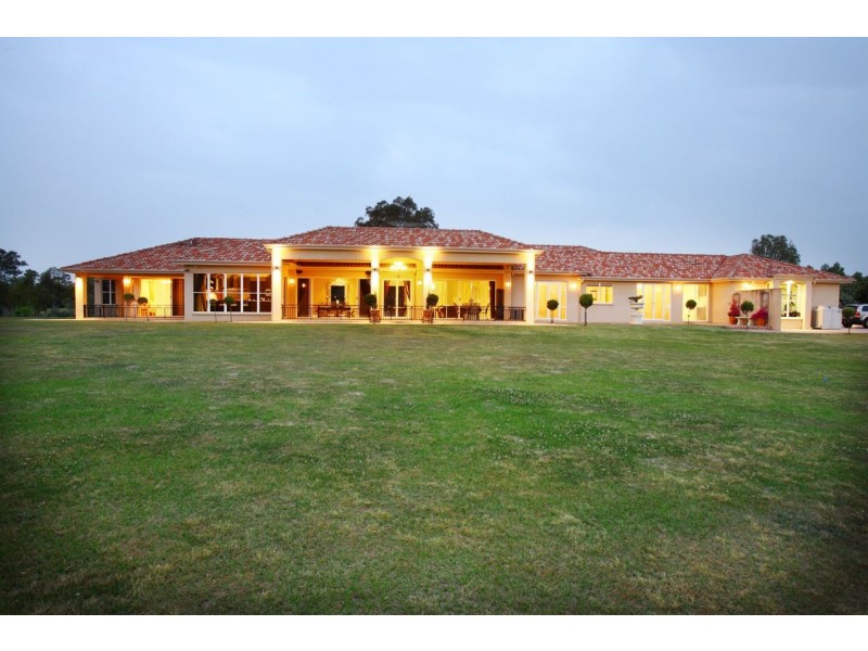 16 Warwick Lane, Samford QLD 4520