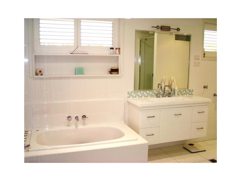 23 Curlew Crescent, Burleigh Waters QLD 4220