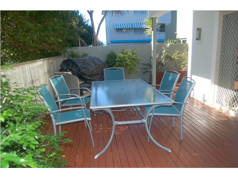 2/3 Labrador Street, Labrador QLD 4215