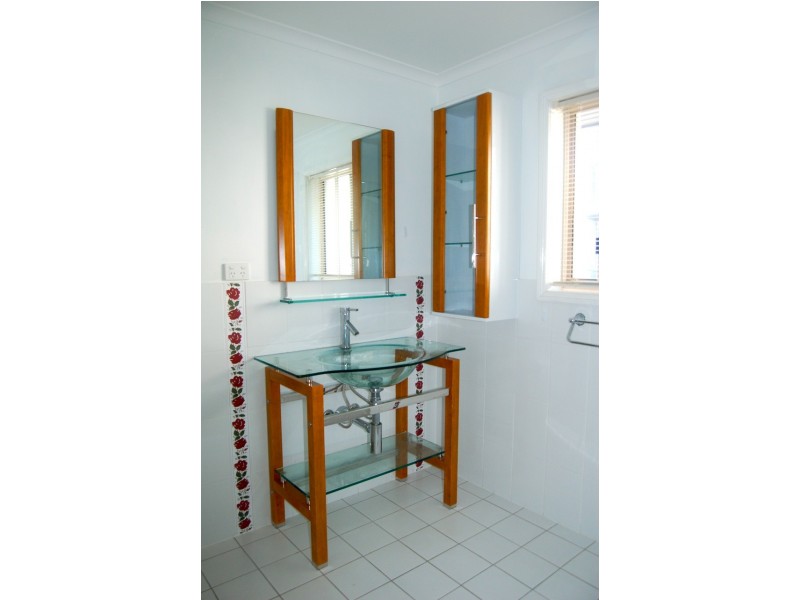 2/3 Labrador Street, Labrador QLD 4215