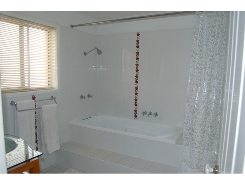 2/3 Labrador Street, Labrador QLD 4215