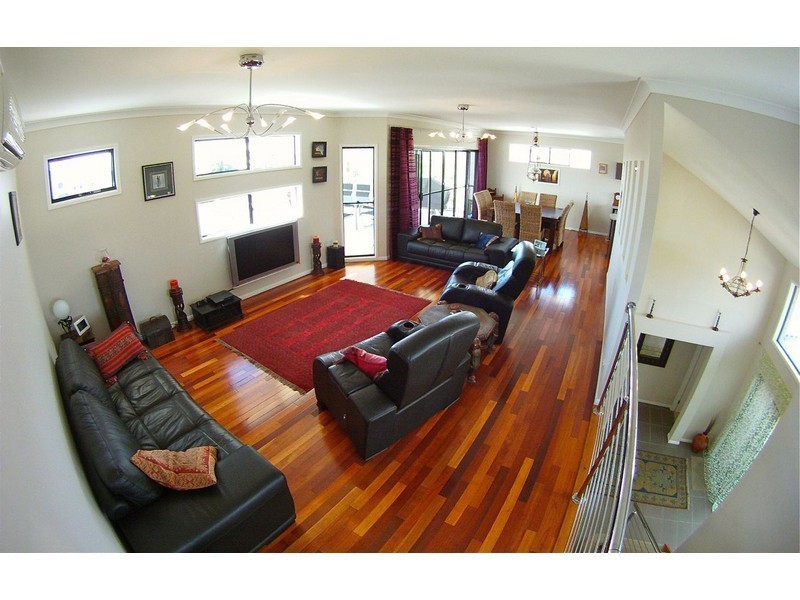 49 The Esplanade, Jacobs Well QLD 4208