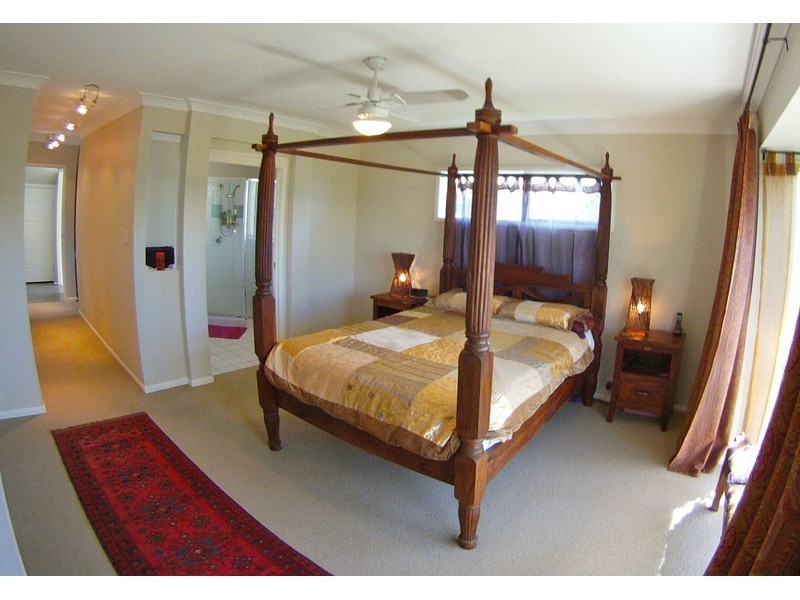 49 The Esplanade, Jacobs Well QLD 4208