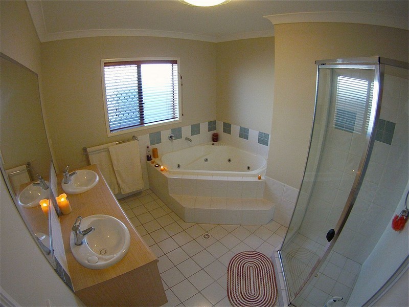 49 The Esplanade, Jacobs Well QLD 4208