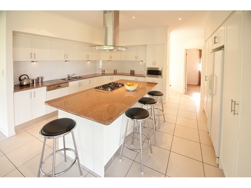 2 Barlee Place, Maudsland QLD 4210