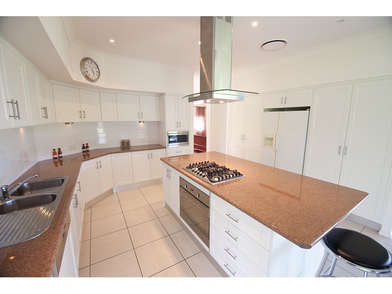 2 Barlee Place, Maudsland QLD 4210