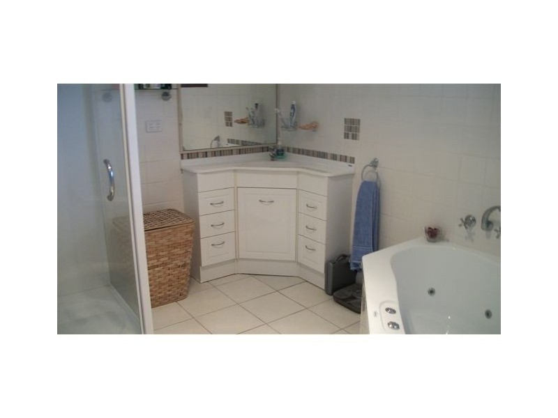 24 Gibson Street, Avenell Heights QLD 4670