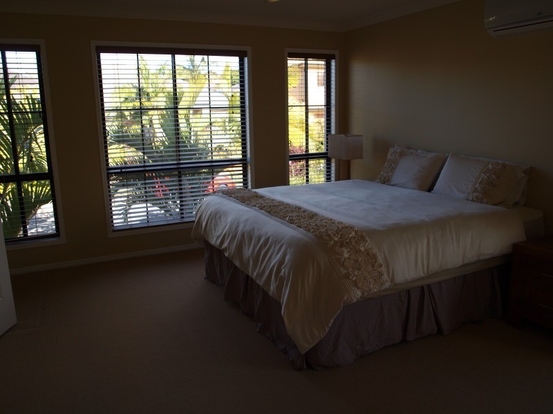 7 Ranier Crescent, Varsity Lakes QLD 4227
