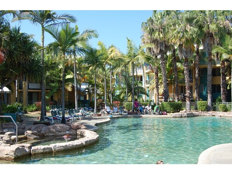 127/10 Alexandra Avenue, Broadbeach QLD 4218