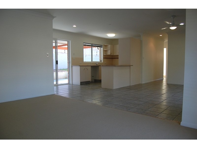 27 Enid Avenue, Southport QLD 4215