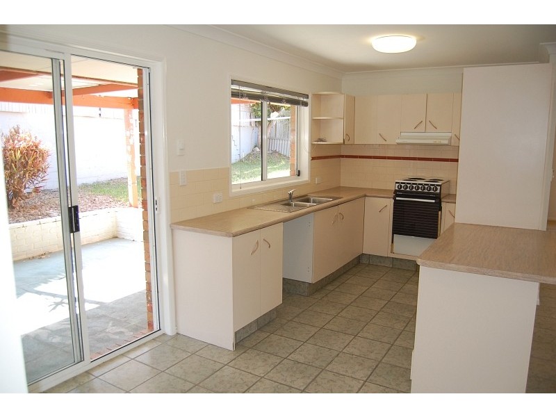 27 Enid Avenue, Southport QLD 4215