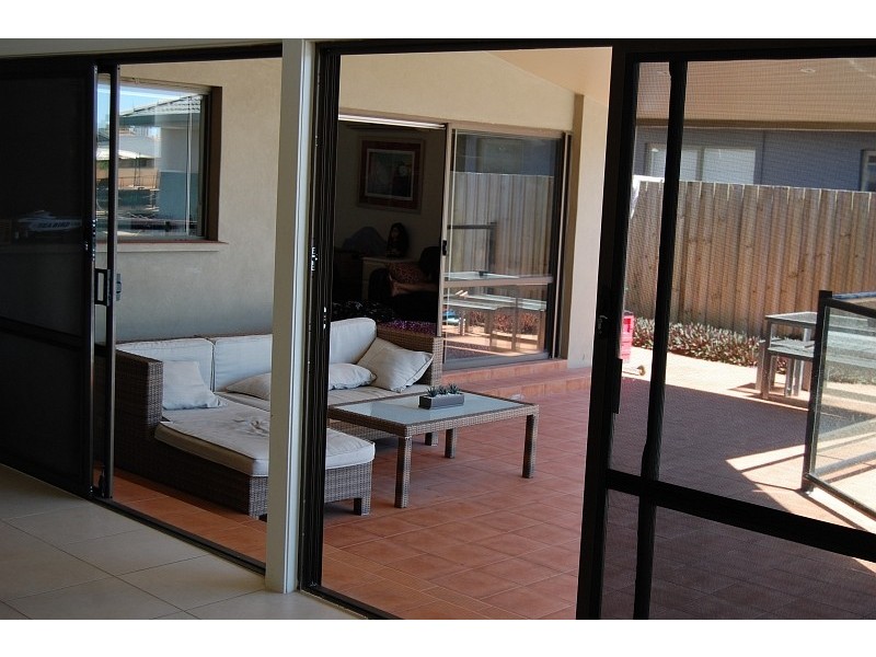 8 Saywell Street, Sorrento QLD 4217