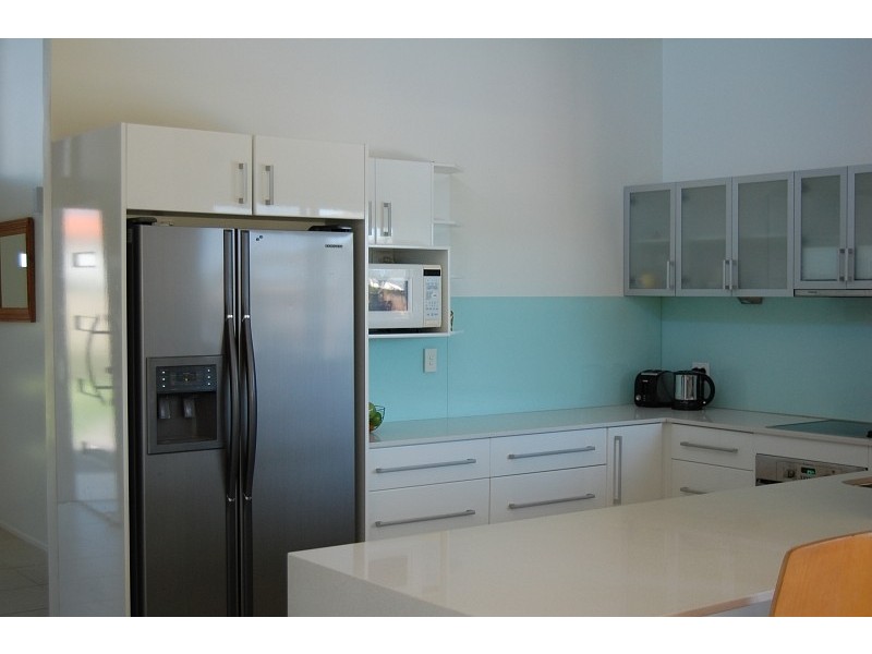 8 Saywell Street, Sorrento QLD 4217