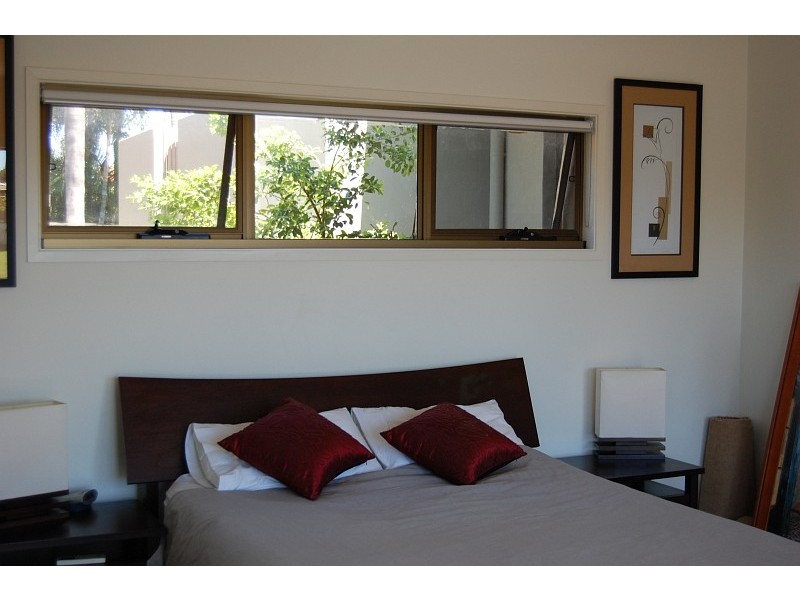 8 Saywell Street, Sorrento QLD 4217