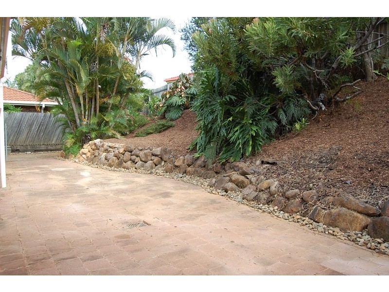 Villa 2/12 Ash Court, Arundel QLD 4214