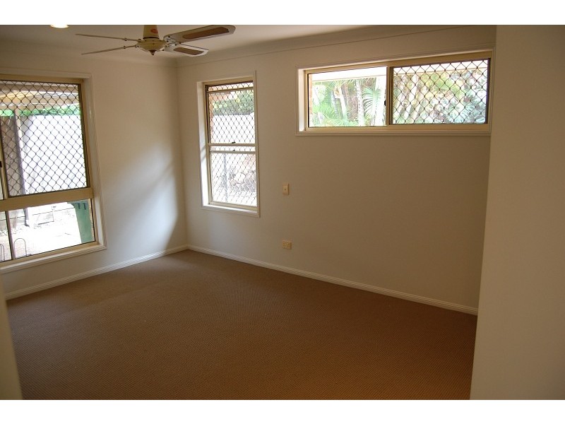 Villa 2/12 Ash Court, Arundel QLD 4214