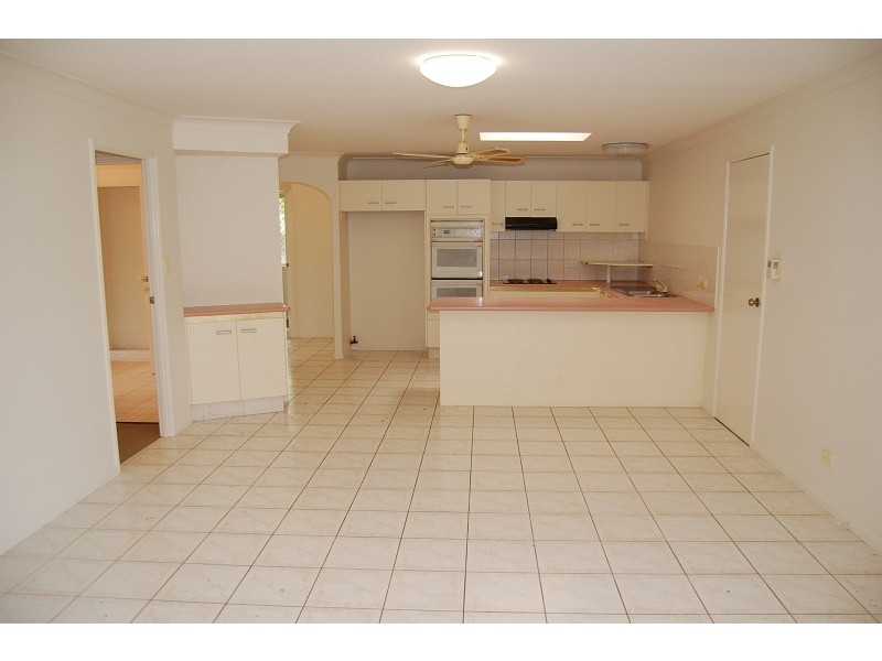 Villa 2/12 Ash Court, Arundel QLD 4214