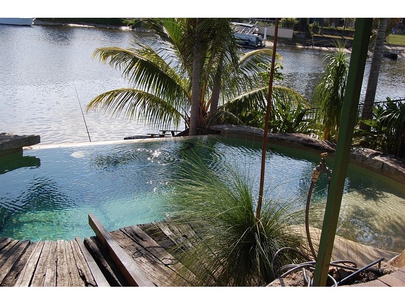 2/10 Orvieto Avenue, Mermaid Waters QLD 4218