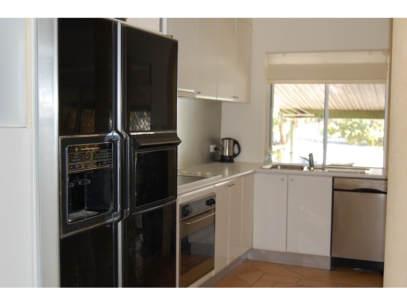 2/10 Orvieto Avenue, Mermaid Waters QLD 4218