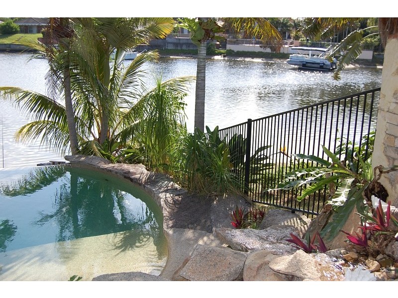 2/10 Orvieto Avenue, Mermaid Waters QLD 4218