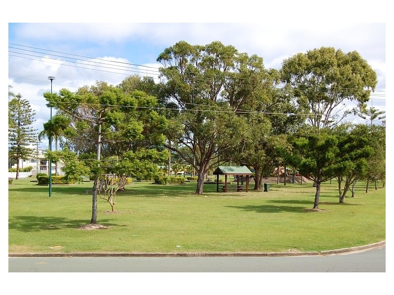 2/25 Anembo Street, Chevron Island QLD 4217