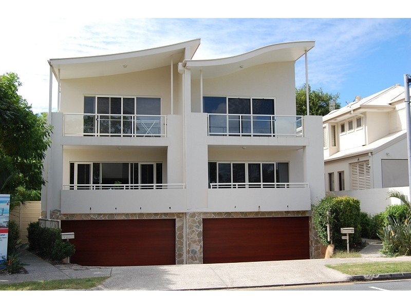 2/25 Anembo Street, Chevron Island QLD 4217