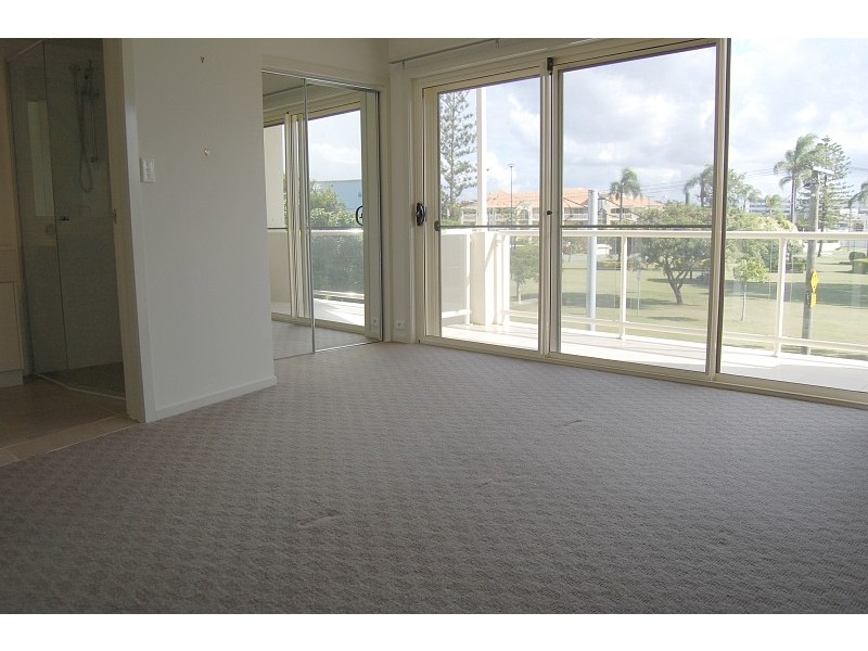2/25 Anembo Street, Chevron Island QLD 4217