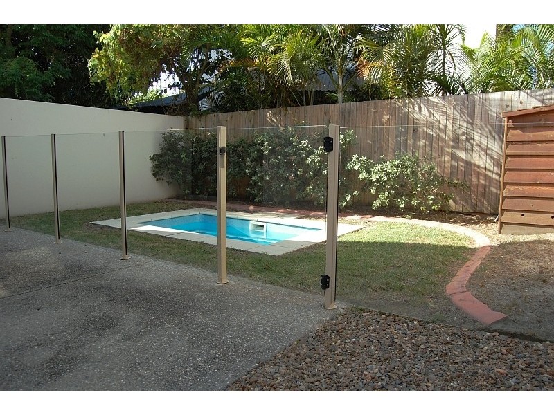 2/25 Anembo Street, Chevron Island QLD 4217