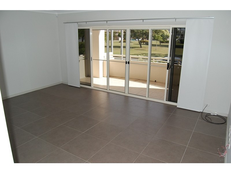 2/25 Anembo Street, Chevron Island QLD 4217