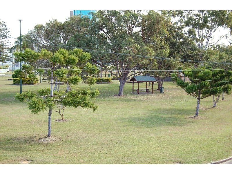 2/25 Anembo Street, Chevron Island QLD 4217