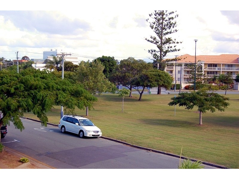 2/25 Anembo Street, Chevron Island QLD 4217