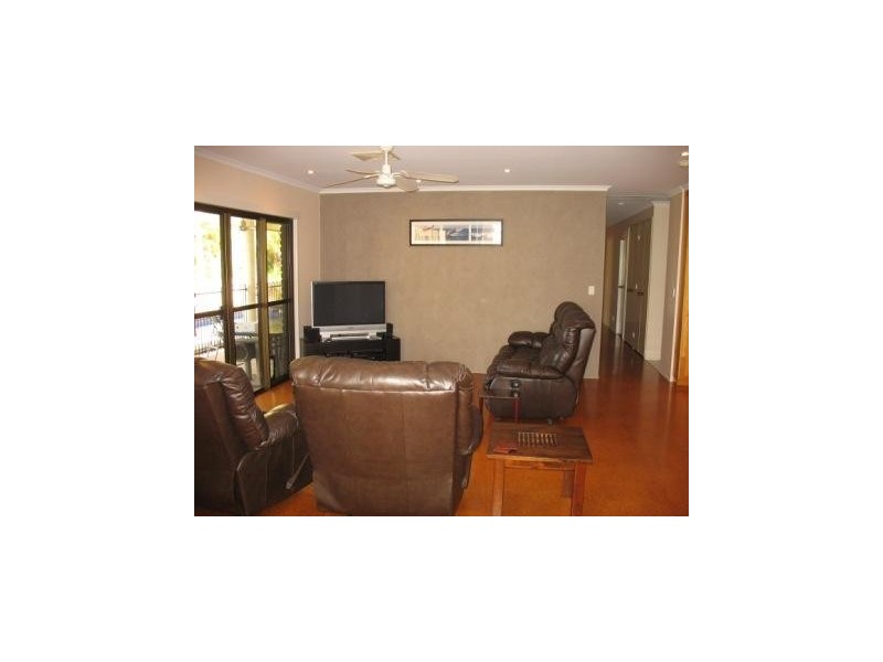 2 Andrew Milne Drive, Mackay QLD 4740