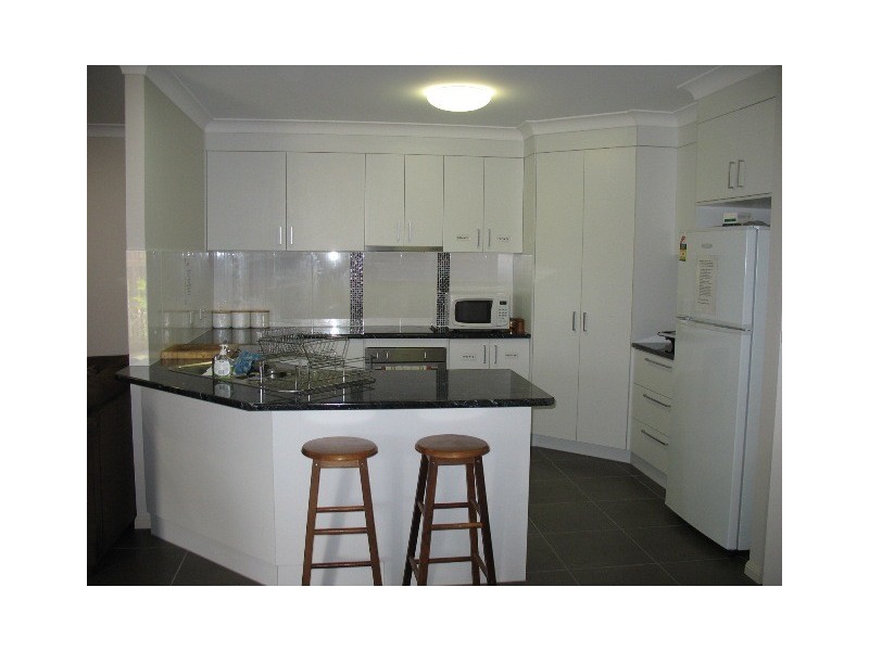 2/39 Valley Drive, Cannonvale QLD 4802