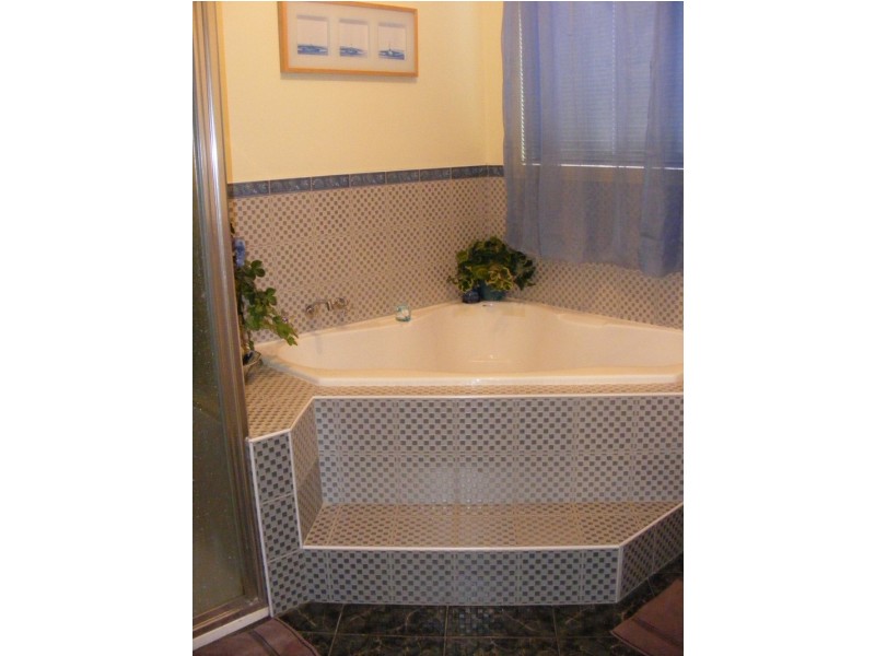 Cairnlea VIC 3023